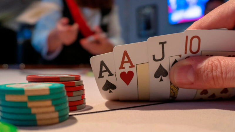 how to play omaha poker